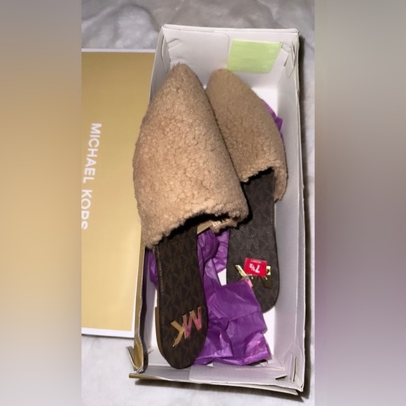MICHAEL KORS Renee Flex Slide Pointed
Toe Flat Mules Camel Fur Leather Size 7.5 - Picture 3 of 3